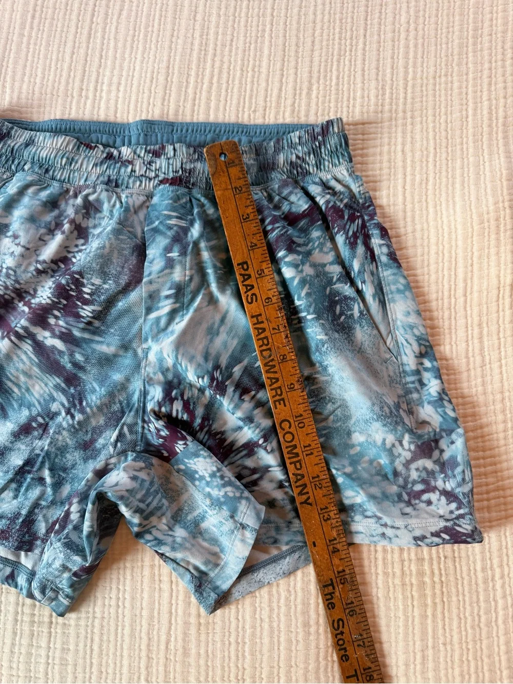 lululemon athletica Men's Athletic Shorts in Teal and Dark Teal Pattern